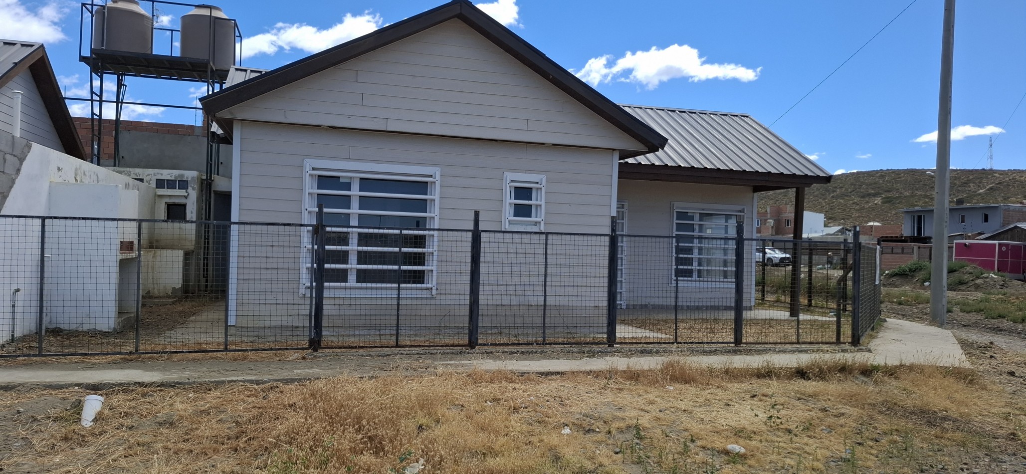 CASA PREFABRICADA - BARRIO LOS BRETES