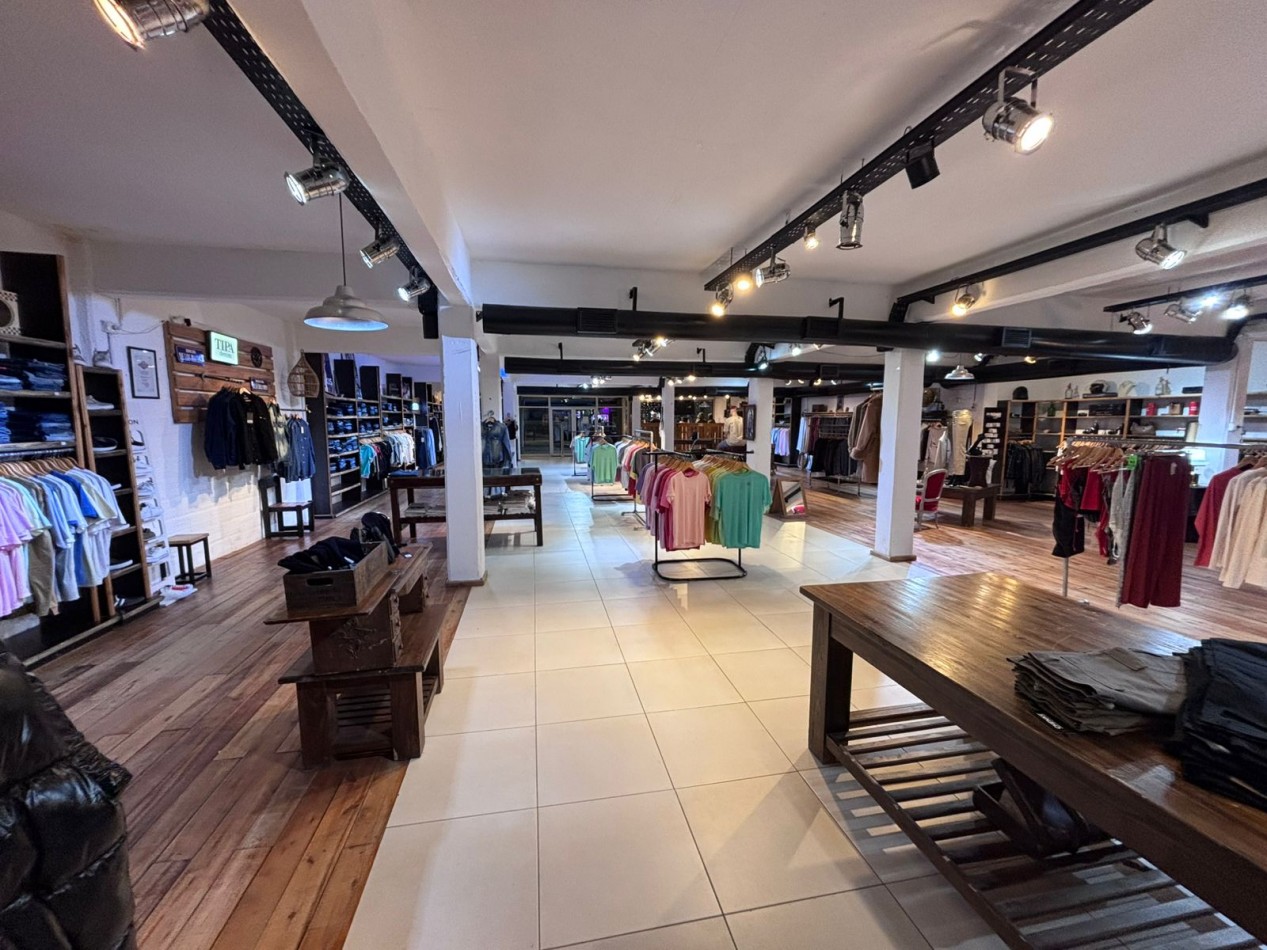 Excelente local comercial - Caleta Olivia, Santa Cruz