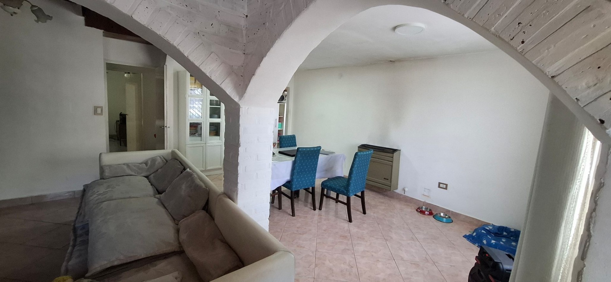 Casa con entrada de vehiculo y mejora - San Cayetano