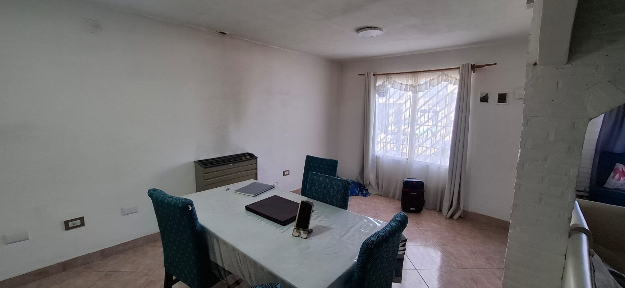 Casa con entrada de vehiculo y mejora - San Cayetano