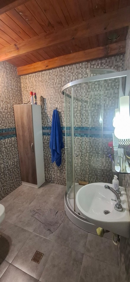 Casa con entrada de vehiculo y mejora - San Cayetano